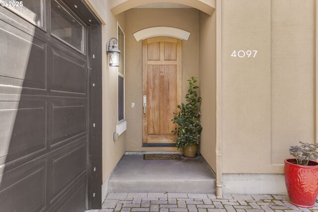 entrance to property with stucco siding