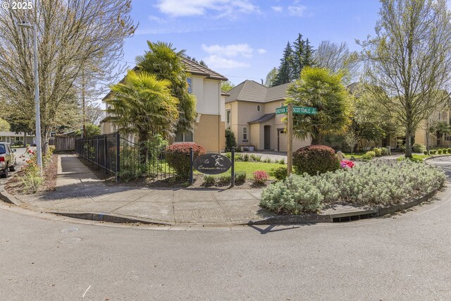 view of front of house with a fenced front yard