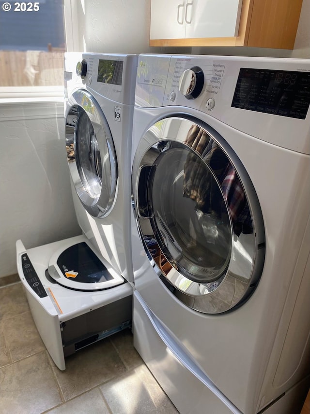 97661 Marina Heights Loop, Brookings, OR 97415 - laundry room with washing machine and clothes dryer and cabinet space