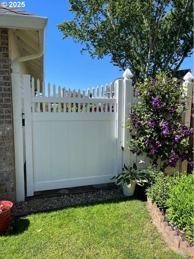 3553 NW 163rd Ct, Beaverton, OR 97006 - view of gate