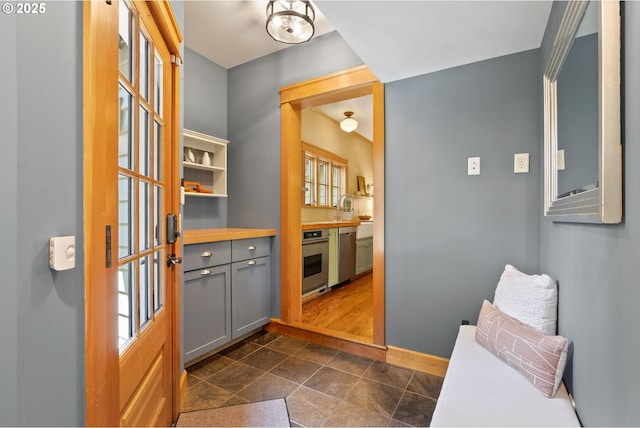 17367 Canal Cir, Lake Oswego, OR 97035 - view of entrance foyer
