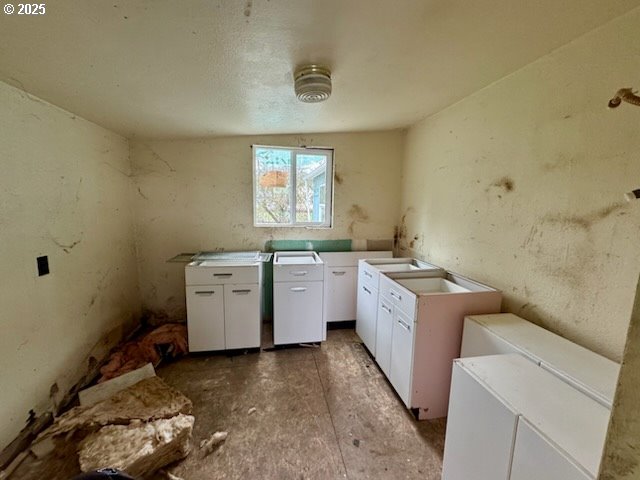 washroom with washing machine and clothes dryer