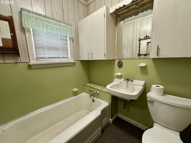 808 F Ave, La Grande, OR 97850 - bathroom featuring a sink, toilet, and a bath