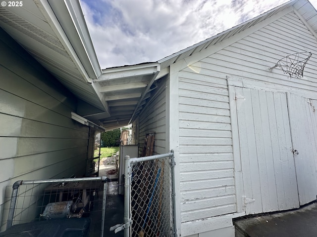 808 F Ave, La Grande, OR 97850 - view of property exterior with a gate