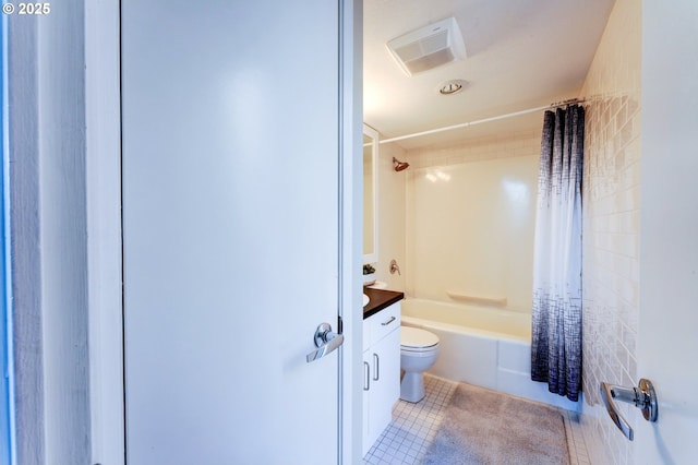 2020 SW Main St Unit 403, Portland, OR 97205 - full bath featuring tile patterned flooring, shower / bath combo with shower curtain, vanity, and toilet