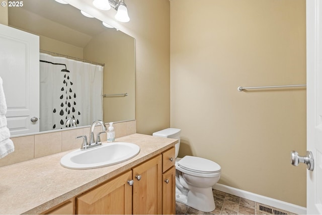 full bath with toilet, baseboards, visible vents, and vanity