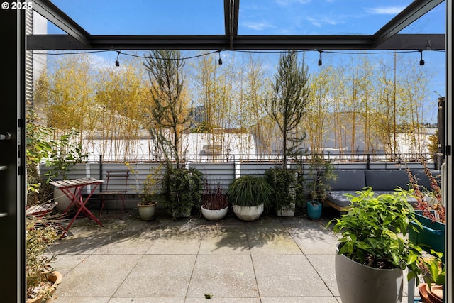 323 NW 13th Ave Unit 404, Portland, OR 97209 - view of sunroom / solarium