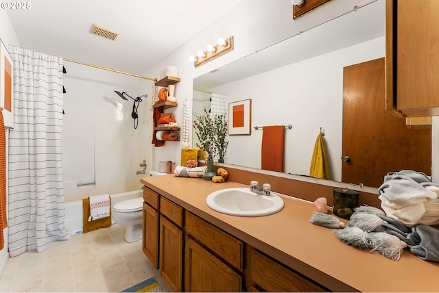 bathroom featuring shower / bath combination with curtain, vanity, visible vents, and toilet