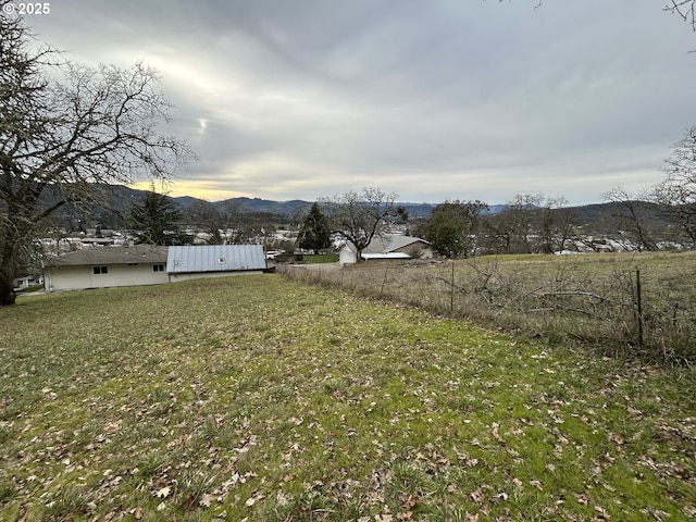 view of yard with a mountain view