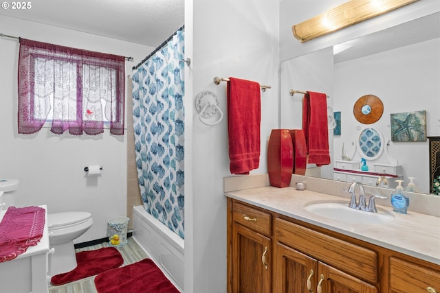 full bathroom featuring shower / bath combo with shower curtain, toilet, and vanity