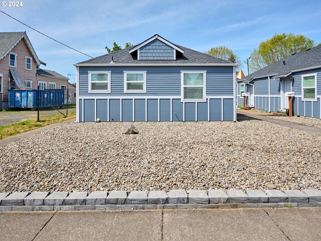 178 S Main St, Lebanon, OR 97355 - view of front facade with a shingled roof