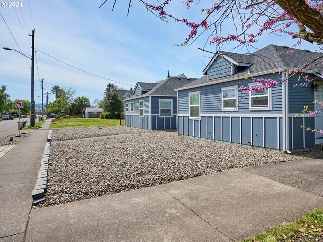 178 S Main St, Lebanon, OR 97355 - view of side of property featuring roof with shingles