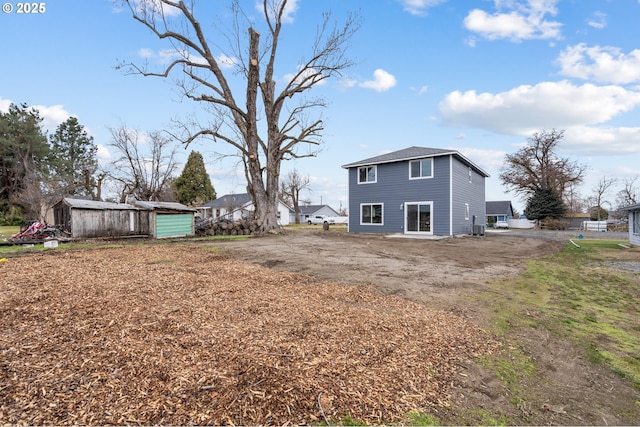 view of yard with a shed