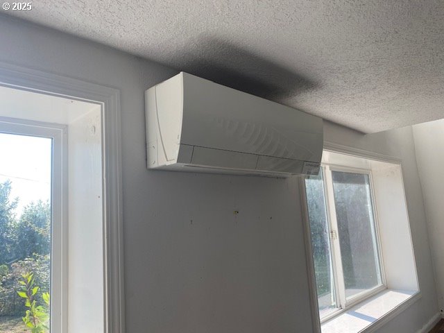 detailed view of a textured ceiling and a wall mounted air conditioner