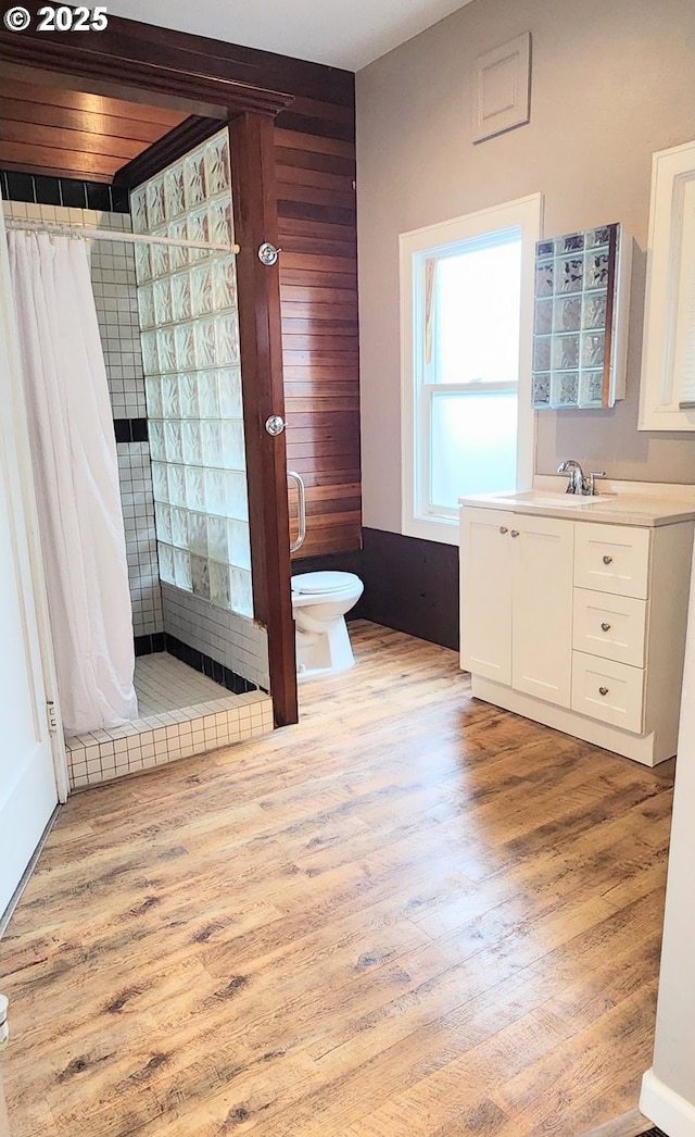 315 N Gale St, Heppner, OR 97836 - full bathroom featuring vanity, wood finished floors, and curtained shower