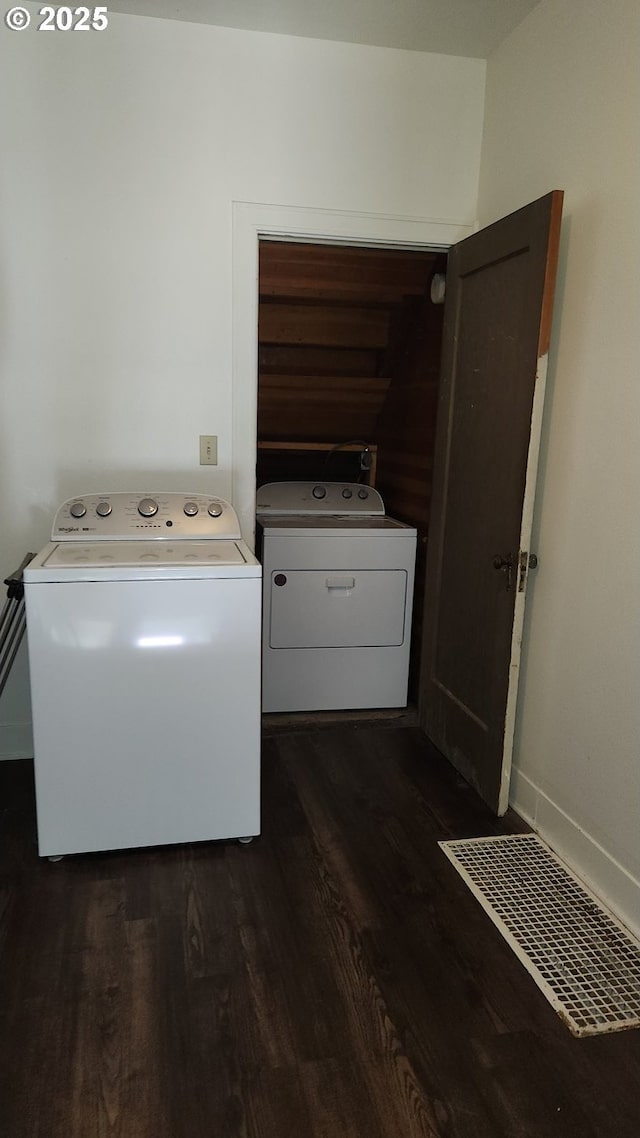 315 N Gale St, Heppner, OR 97836 - laundry room with dark wood-style floors and separate washer and dryer