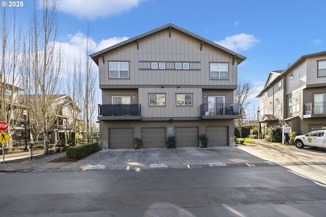 view of front facade featuring a garage