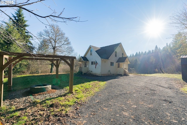 view of side of property featuring a lawn