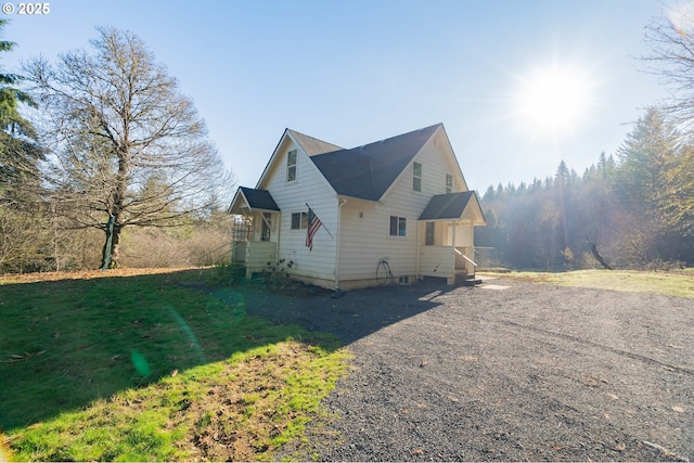 view of side of property featuring a yard