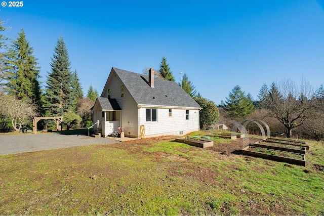 back of house featuring a yard