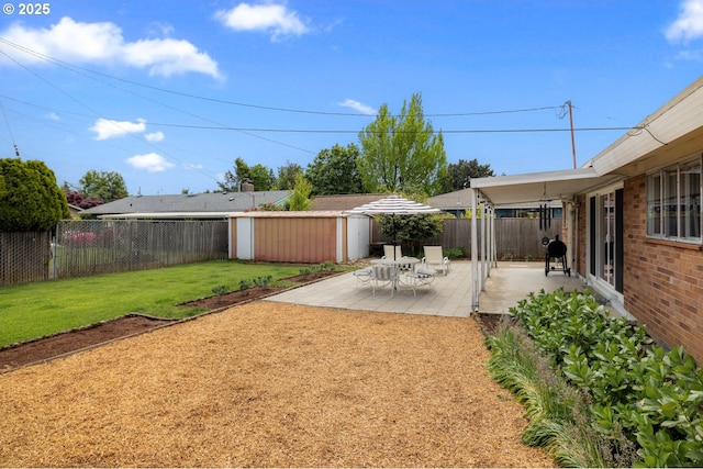 view of yard featuring a patio