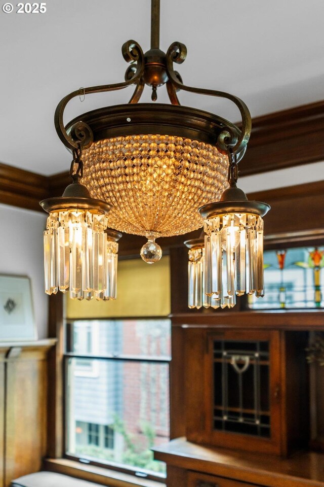 2517 NE 21st Ave, Portland, OR 97212 - detailed view of a chandelier