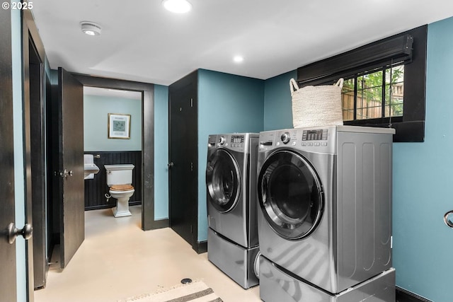 2517 NE 21st Ave, Portland, OR 97212 - laundry area featuring separate washer and dryer and recessed lighting