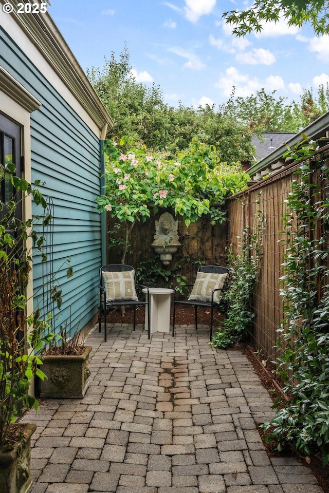 2517 NE 21st Ave, Portland, OR 97212 - view of patio / terrace