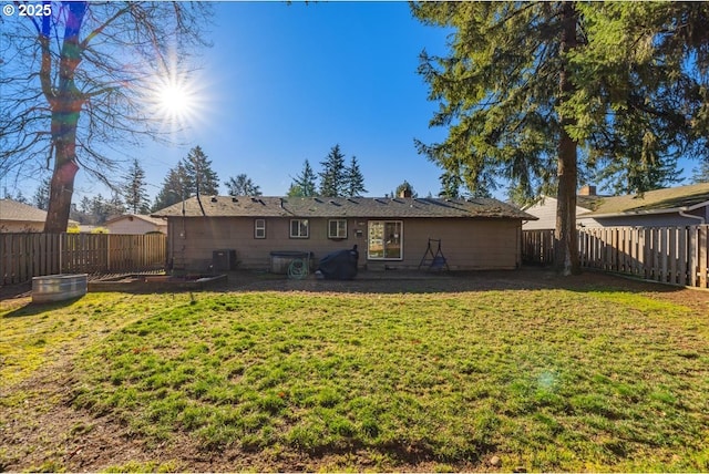 back of house featuring a lawn