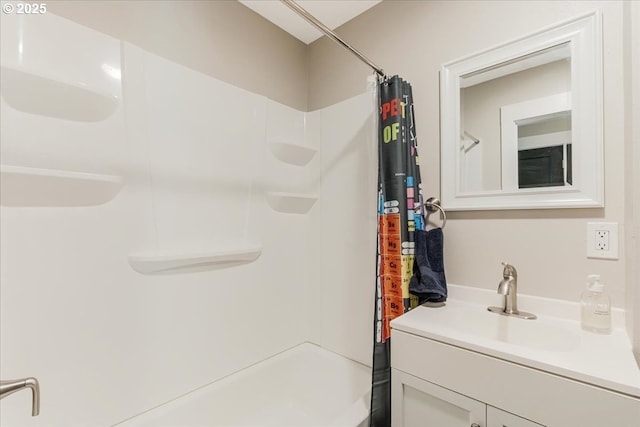 2185 Laurel Ave, Salem, OR 97301 - full bathroom featuring vanity and shower / bathtub combination with curtain