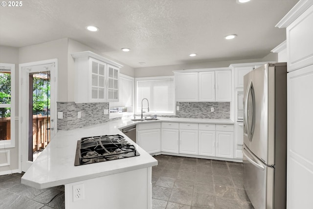 19915 SW Celebrity St, Beaverton, OR 97078 - kitchen with a sink, stainless steel appliances, light countertops, a peninsula, and recessed lighting