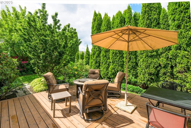 2053 Lakeview Dr, Eugene, OR 97408 - view of wooden deck
