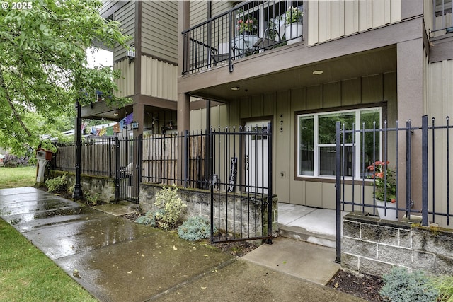 475 NE Liberty Ave, Gresham, OR 97030 - doorway to property featuring a balcony and board and batten siding