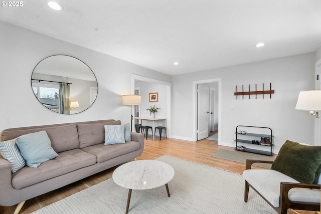 living area featuring recessed lighting, light wood-type flooring, and baseboards