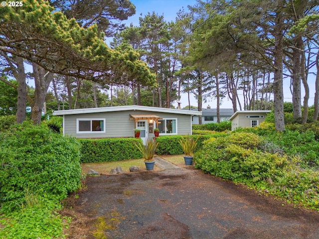 320 El Rotundo Ave, Lincoln City, OR 97367 - view of front of home