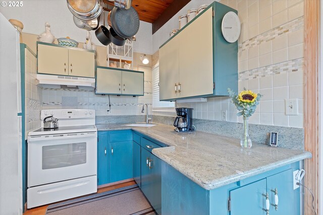 320 El Rotundo Ave, Lincoln City, OR 97367 - kitchen featuring electric range, a sink, under cabinet range hood, tasteful backsplash, and blue cabinets