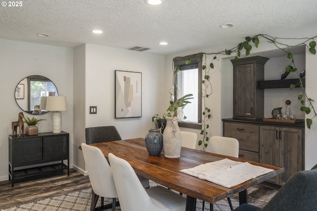2005 SW Stella Way, Troutdale, OR 97060 - dining area with wood finished floors, recessed lighting, a textured ceiling, and baseboards