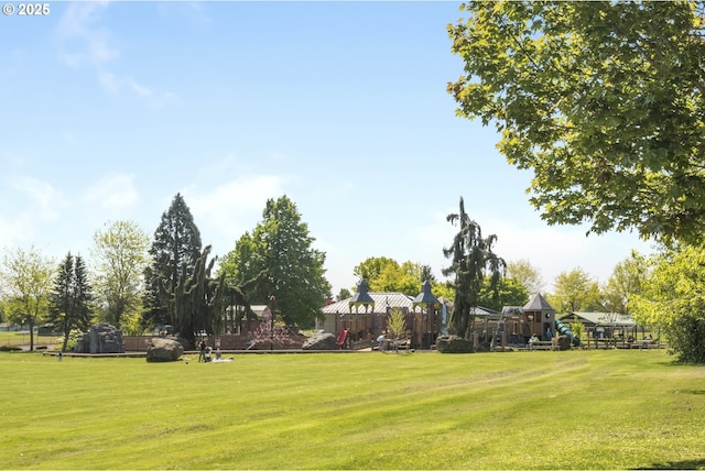 2005 SW Stella Way, Troutdale, OR 97060 - view of community featuring a lawn