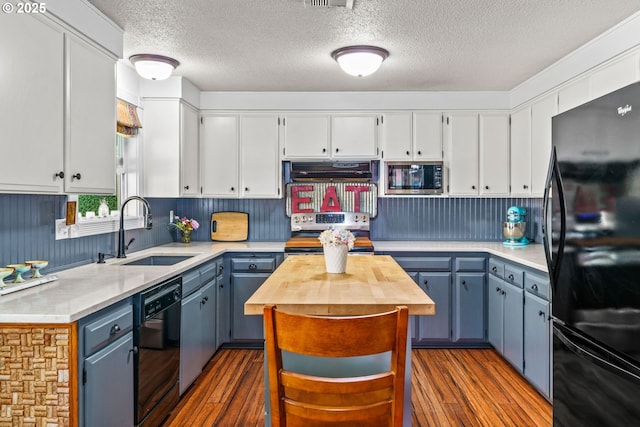 kitchen featuring black appliances, a sink, white cabinetry, dark wood-style flooring, and blue cabinetry
