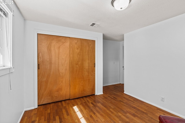 3131 Alyndale Dr, Eugene, OR 97404 - unfurnished bedroom featuring wood finished floors, baseboards, and a closet