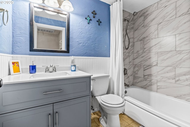 3131 Alyndale Dr, Eugene, OR 97404 - bathroom with wainscoting, toilet, vanity, and shower / bathtub combination with curtain
