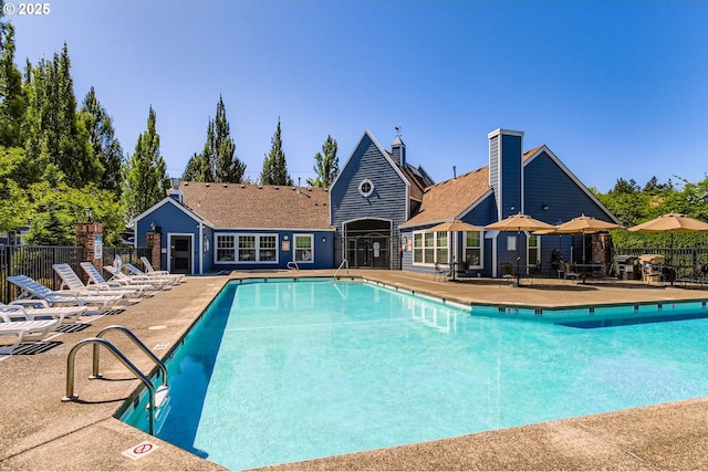 7151 SW Sagert St Unit 101, Tualatin, OR 97062 - community pool with a patio area