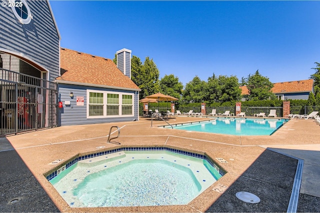 7151 SW Sagert St Unit 101, Tualatin, OR 97062 - community pool with a hot tub and a patio