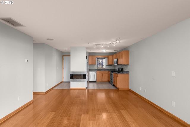 kitchen featuring sink, stainless steel appliances, and light hardwood / wood-style floors