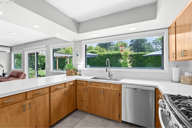 819 SE 98th Ave, Vancouver, WA 98664 - kitchen with appliances with stainless steel finishes, a wall unit AC, light countertops, plenty of natural light, and recessed lighting