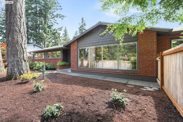 819 SE 98th Ave, Vancouver, WA 98664 - view of front of home with brick siding