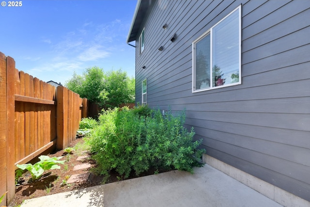 1723 Dotie Dr, Springfield, OR 97477 - view of side of home