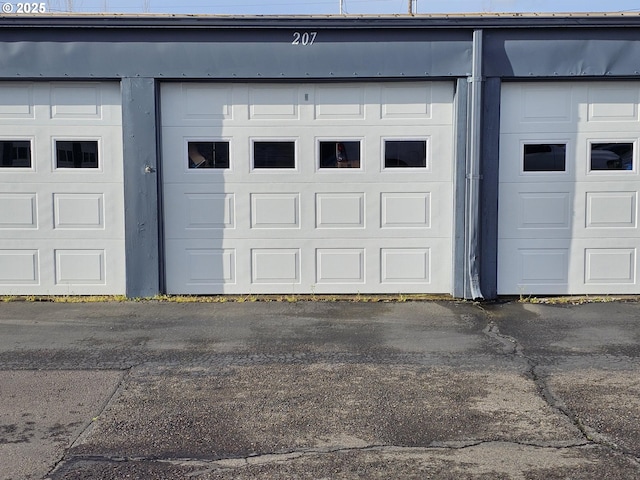 950 Evergreen Rd Unit 207, Woodburn, OR 97071 - view of garage
