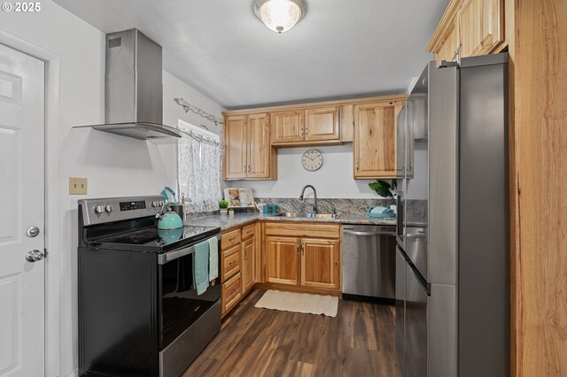 unfurnished bedroom with dark wood finished floors, crown molding, washing machine and clothes dryer, a closet, and baseboards