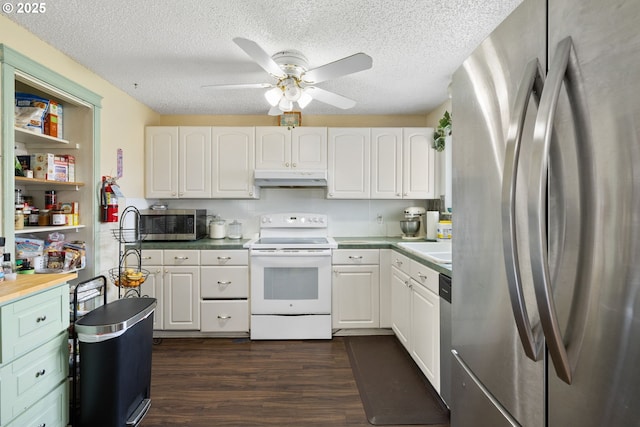 kitchen with stainless steel appliances, under cabinet range hood, dark wood-style floors, a ceiling fan, and white cabinets